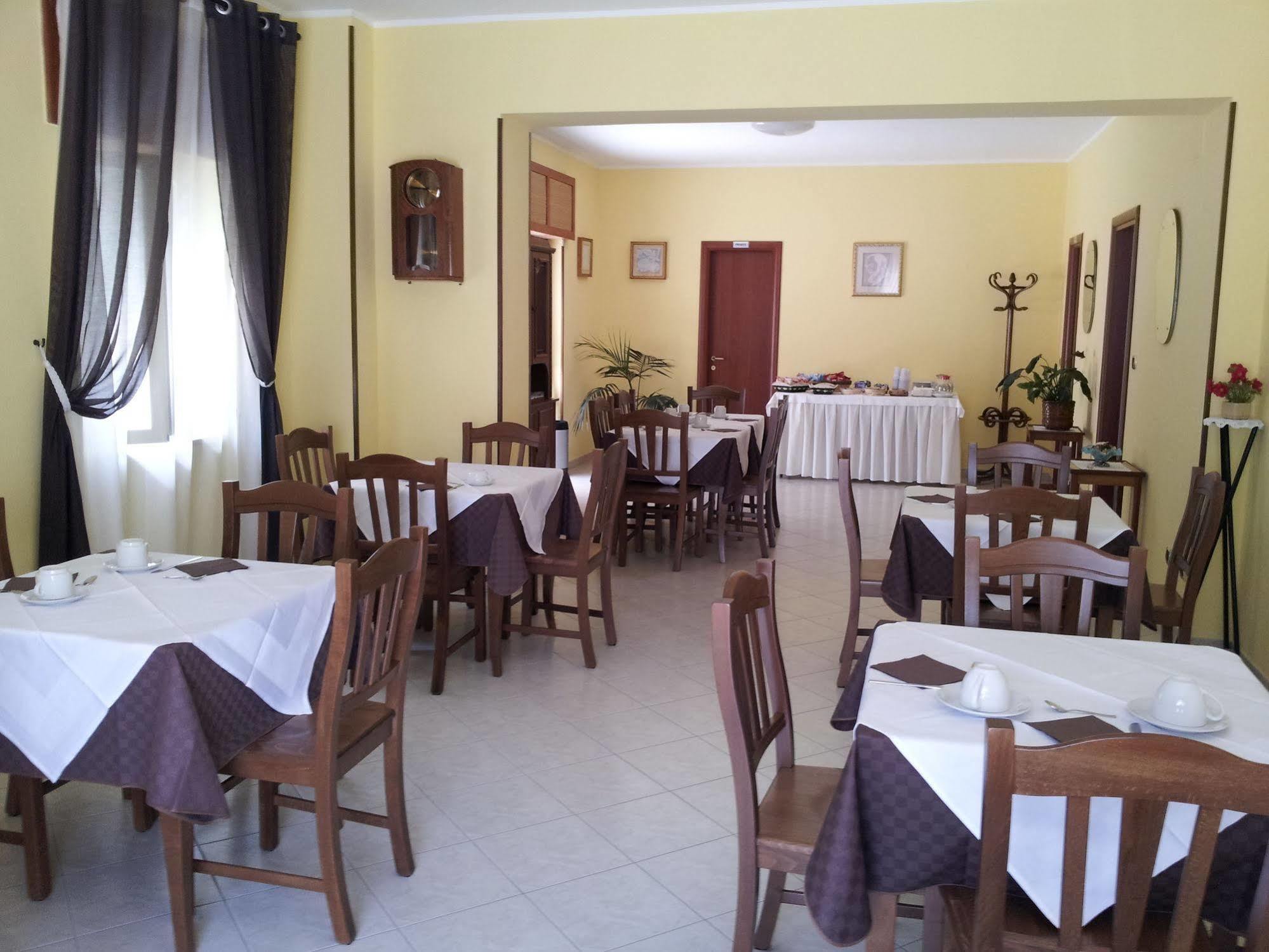 Holiday B&B Vico Del Gargano Exterior foto