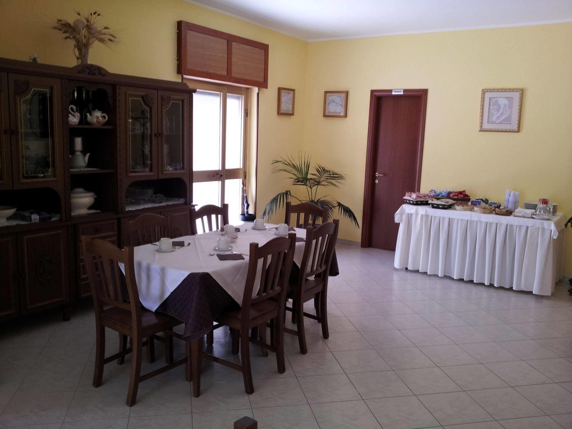 Holiday B&B Vico Del Gargano Exterior foto
