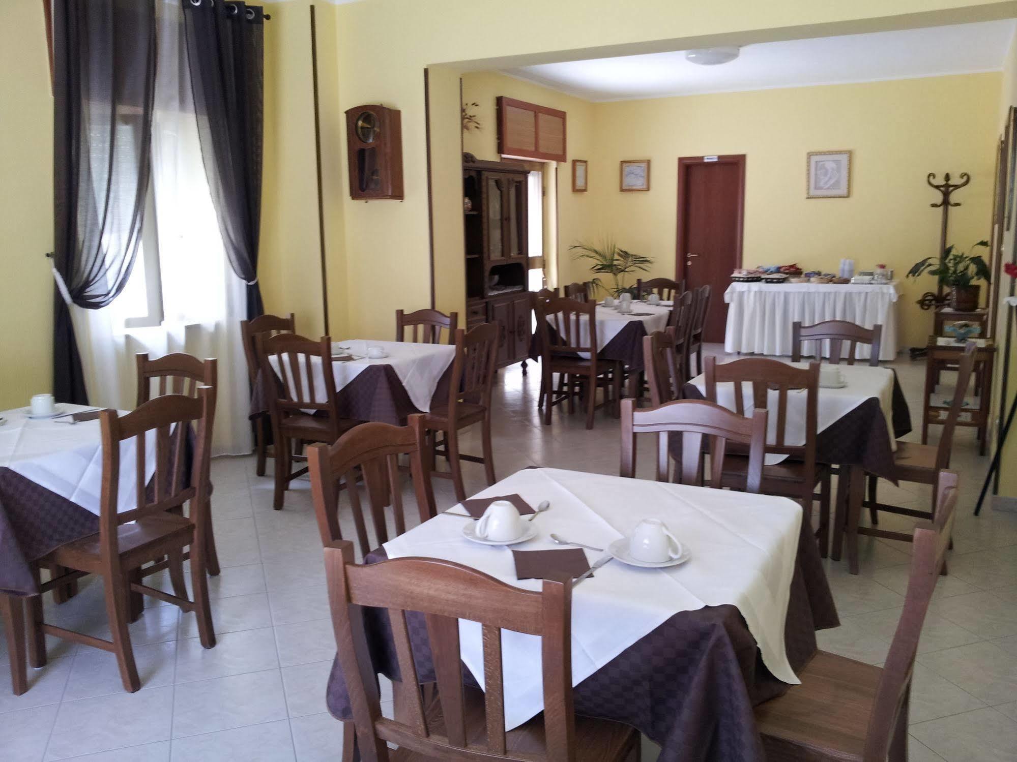 Holiday B&B Vico Del Gargano Exterior foto